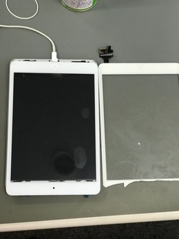iPadminiのガラス交換修理承りました