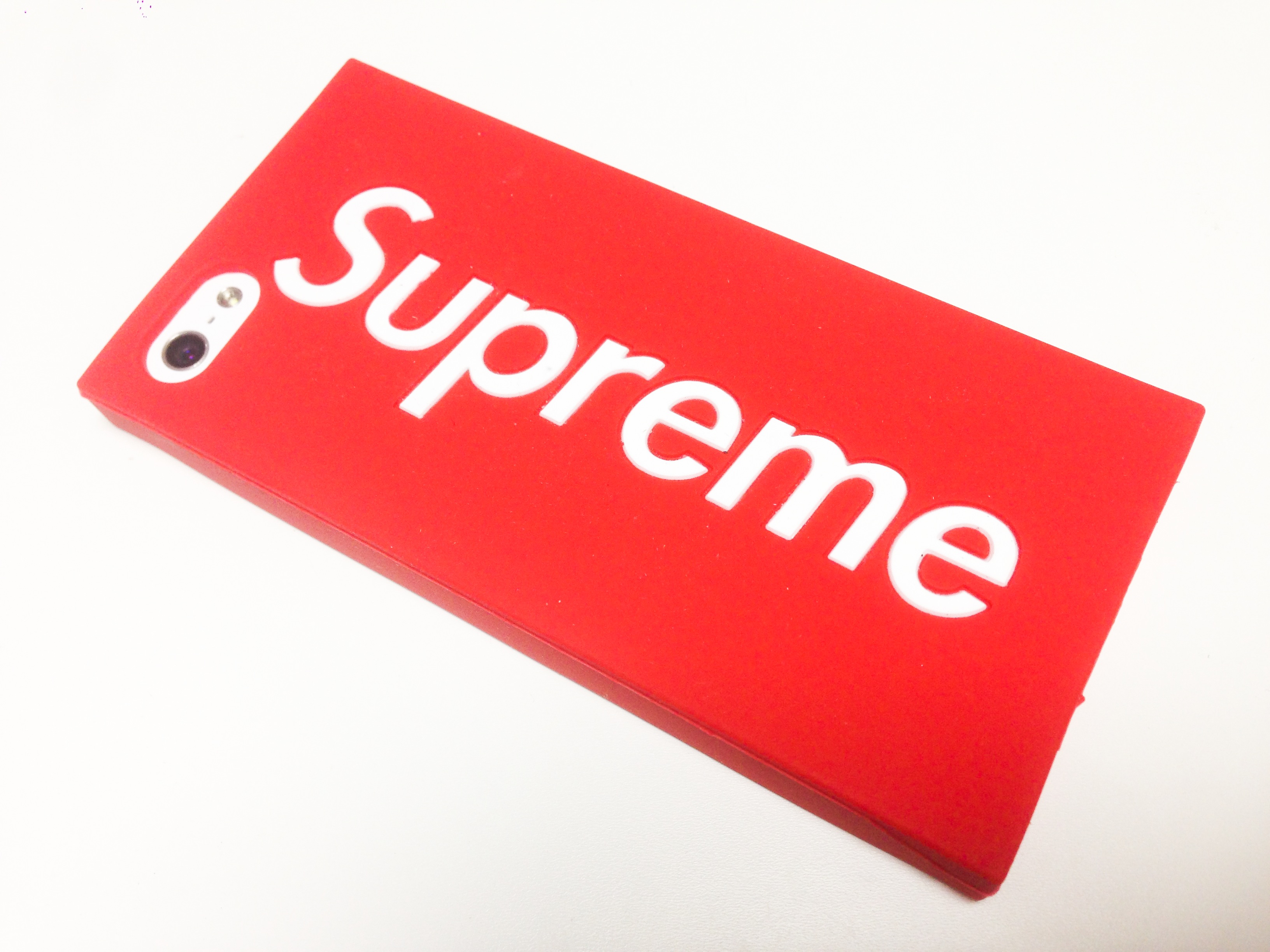 http://iphonequick.com/harajuku/5supreme_red1.JPG