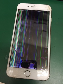 iPhoneの液晶画面がひどいことに！！iPhone7Plus　修理
