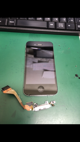 iPhone4もiPhone7の修理もおまかせ下さい！