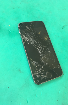 荒川区からご来店iPhone5sフロント修理
