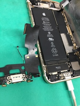iPhone7のドックコネクター交換修理