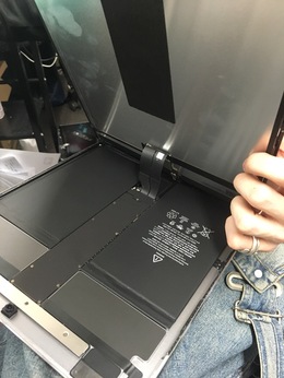 葛飾区よりご来店iPadPro12.9ｲﾝﾁ(第1世代)ｱｯｾﾝﾌﾞﾘｰ修理
