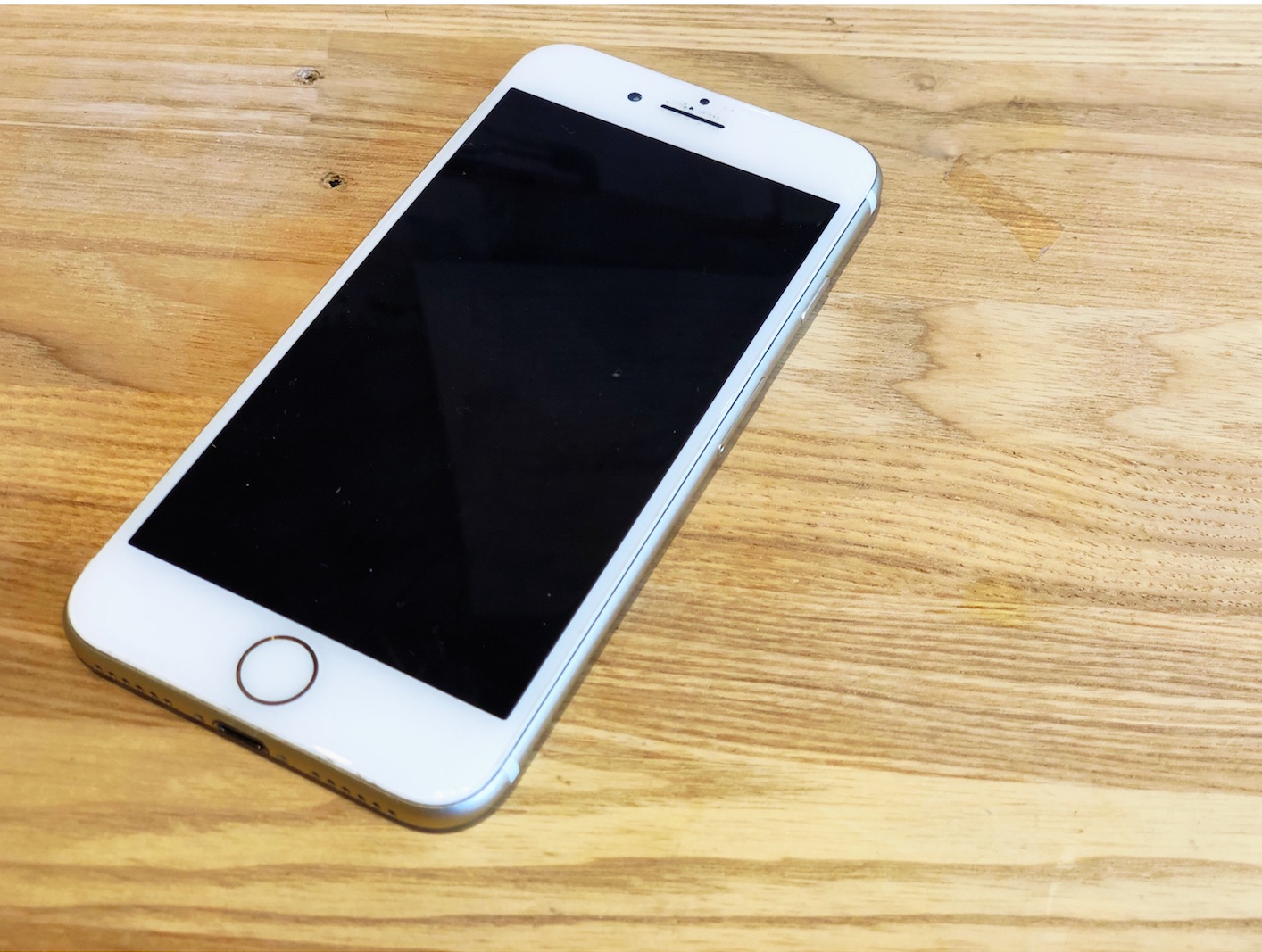 Iphoneの画面が真っ暗になって起動しなくなった Iphone修理のクイック