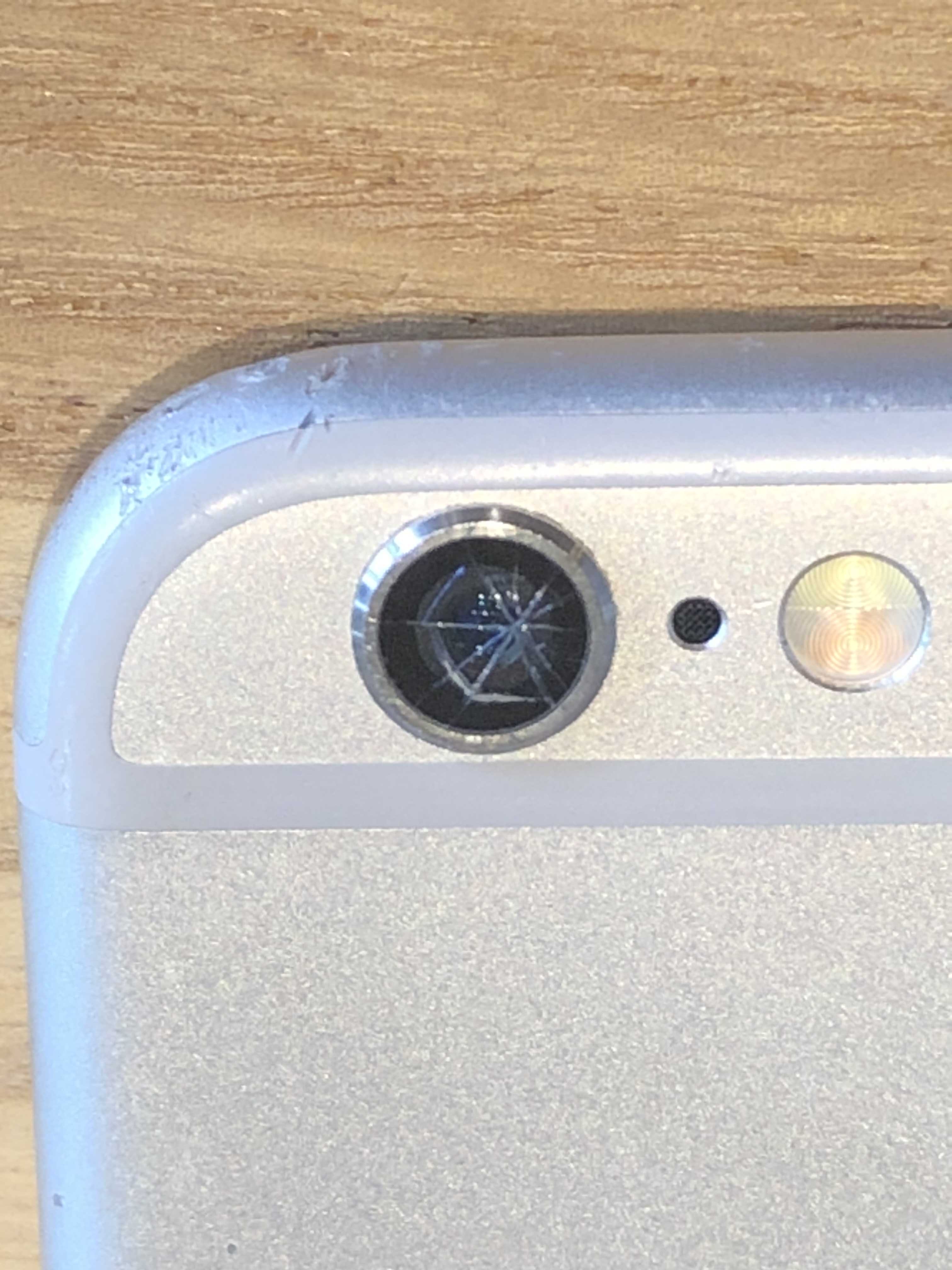 Iphone６s カメラガラス割れ 保土ヶ谷区 カメラのガラスが割れて光が反射する Iphone修理のクイック