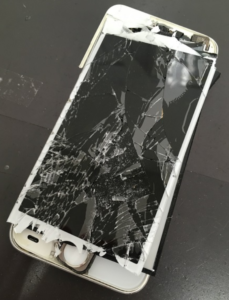 iPhone画面割れ画像