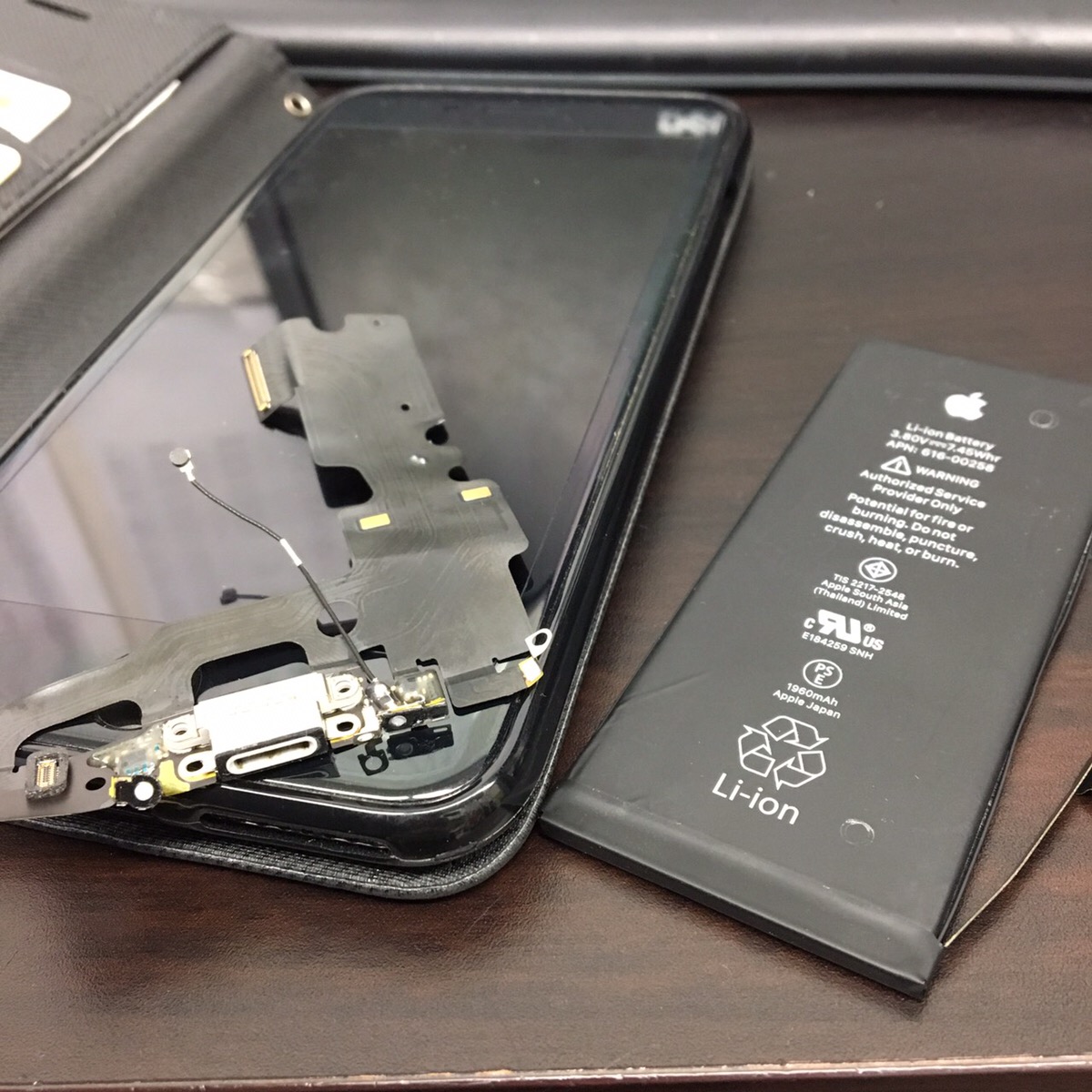 充電する部分のドックコネクタの修理依頼を受け付けました Iphone修理のクイック