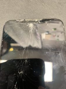 川口市からご来店のiphonexsmaxガラス割れ修理 Iphone修理のクイック