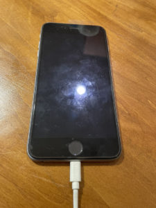 画面修理後のiPhone