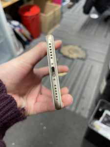 iPhone7のドック(充電口)