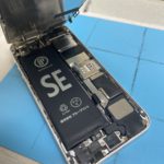 iPhoneSEバッテリー交換風景
