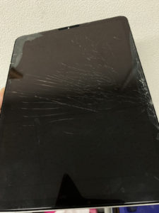 iPad Air4　第4世代　アイパッドエアー　修理　新宿　御前伸幸