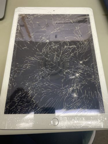 iPad5 画面割れ　ガラス交換修理