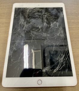 iPad8 ガラス割れ