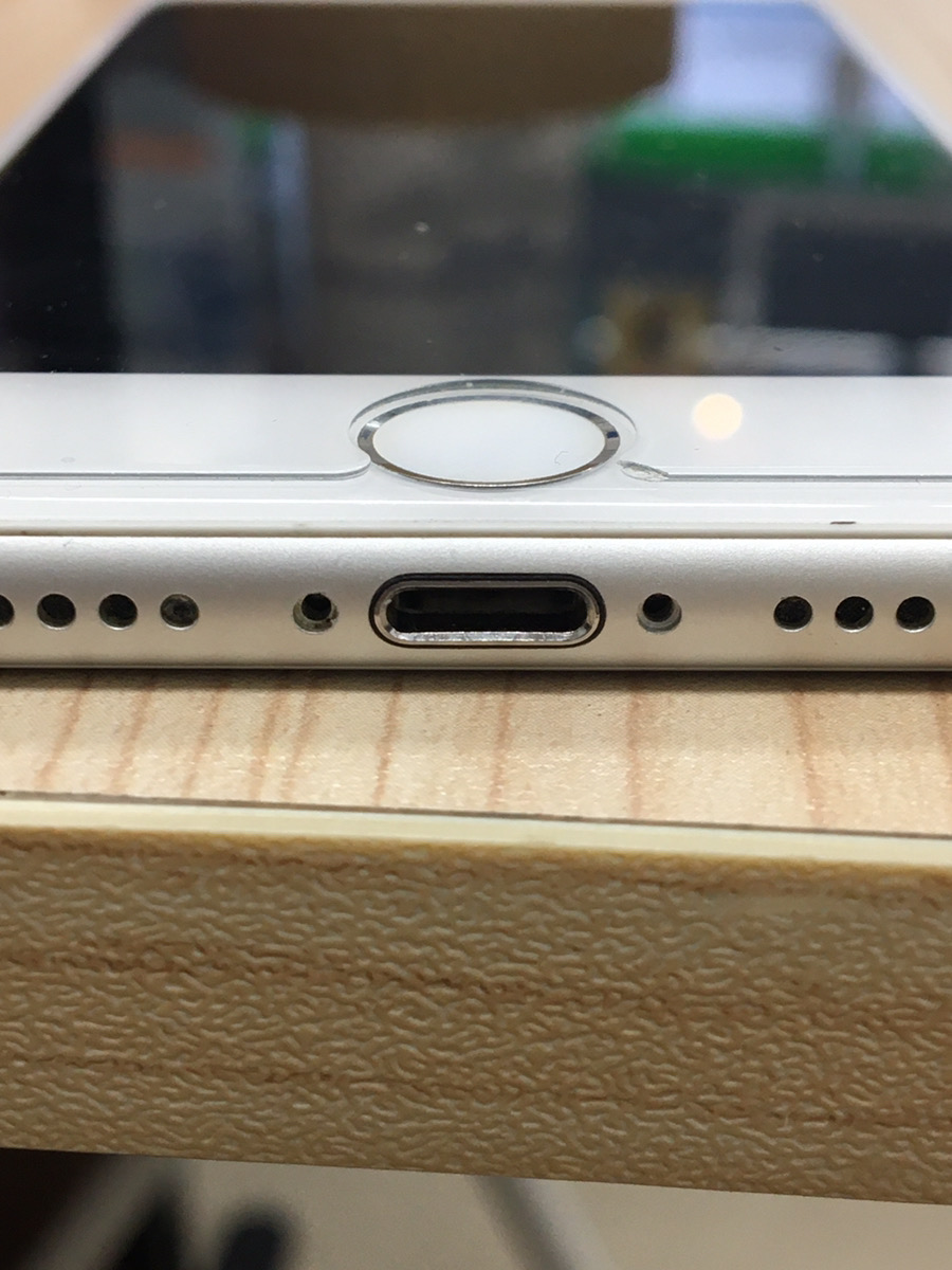iPhone・Androidの充電口（ドックコネクター）交換修理 - スマホ修理の